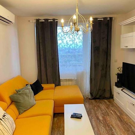 Stylish Magenta Apartment - Terrace & Free Parking Σόφια Εξωτερικό φωτογραφία