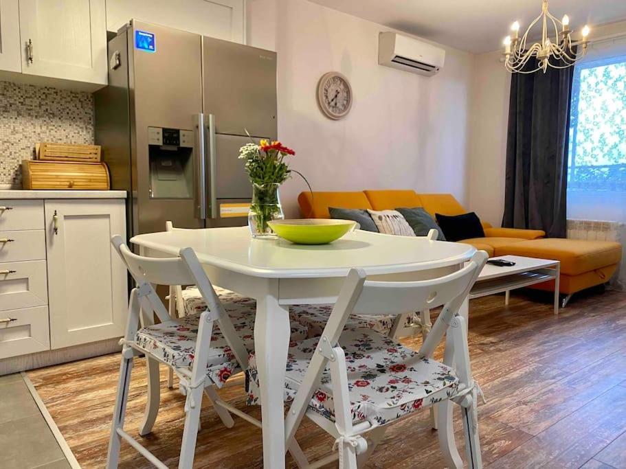 Stylish Magenta Apartment - Terrace & Free Parking Σόφια Εξωτερικό φωτογραφία