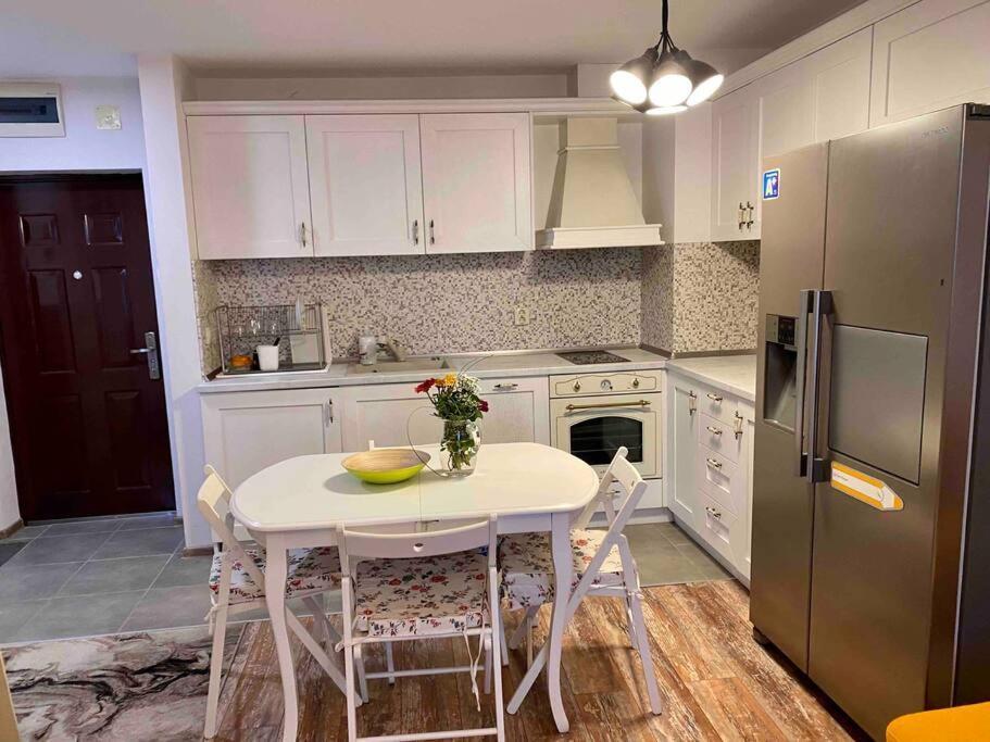 Stylish Magenta Apartment - Terrace & Free Parking Σόφια Εξωτερικό φωτογραφία