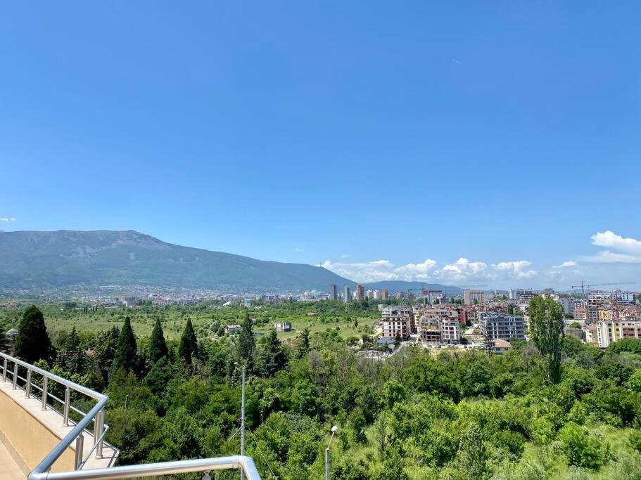 Stylish Magenta Apartment - Terrace & Free Parking Σόφια Εξωτερικό φωτογραφία